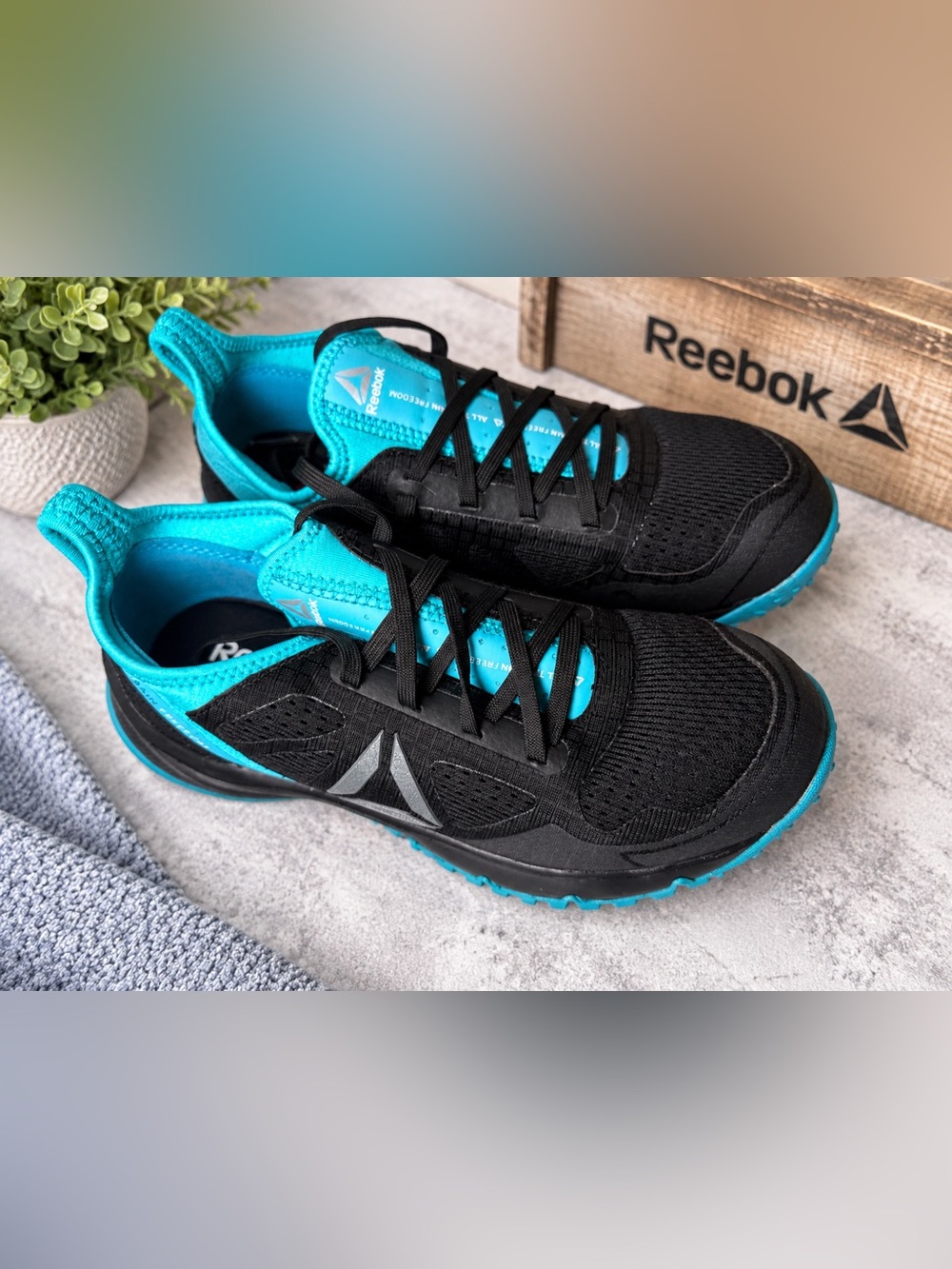 Reebok Alloy Toe Work Shoes Women’s Size 6M Black Teal Safety Toe Slip Resistant